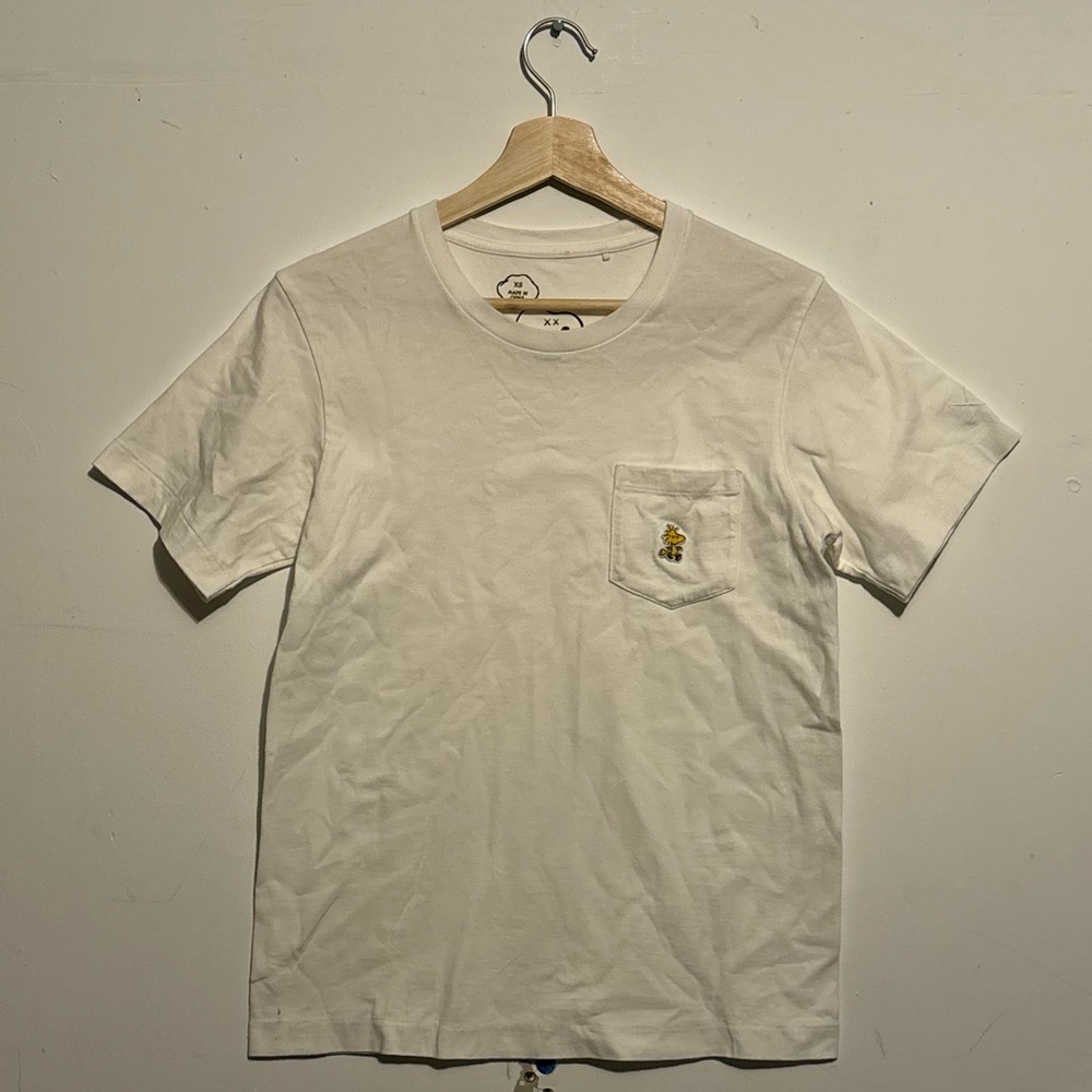 🐤 *RARE* UNIQLO X KAWS X PEANUTS WOODSTOCK WHITE SHORT SLEEVE POCKET T-SHIRT 🐤